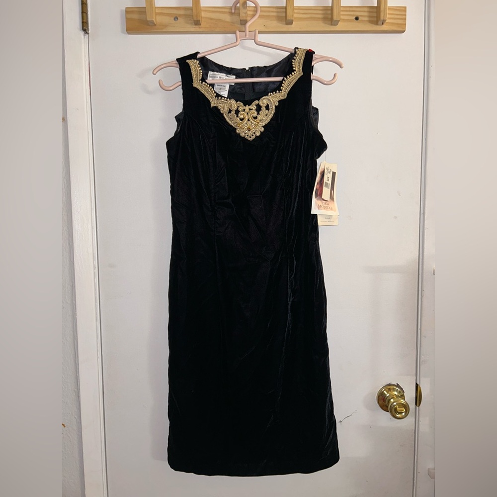 jessica mcclintock Girls Black velvet dress gold detail size 16 Rare Beautiful